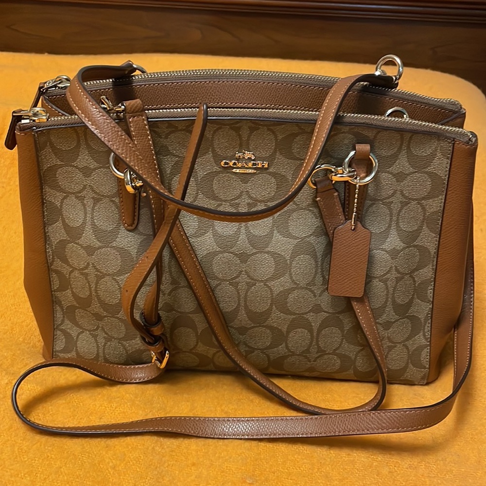 COACh authentic 💯 two way carry all